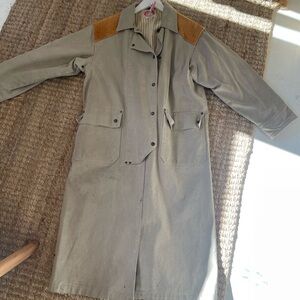 Men’s mint condition Australian outback trench